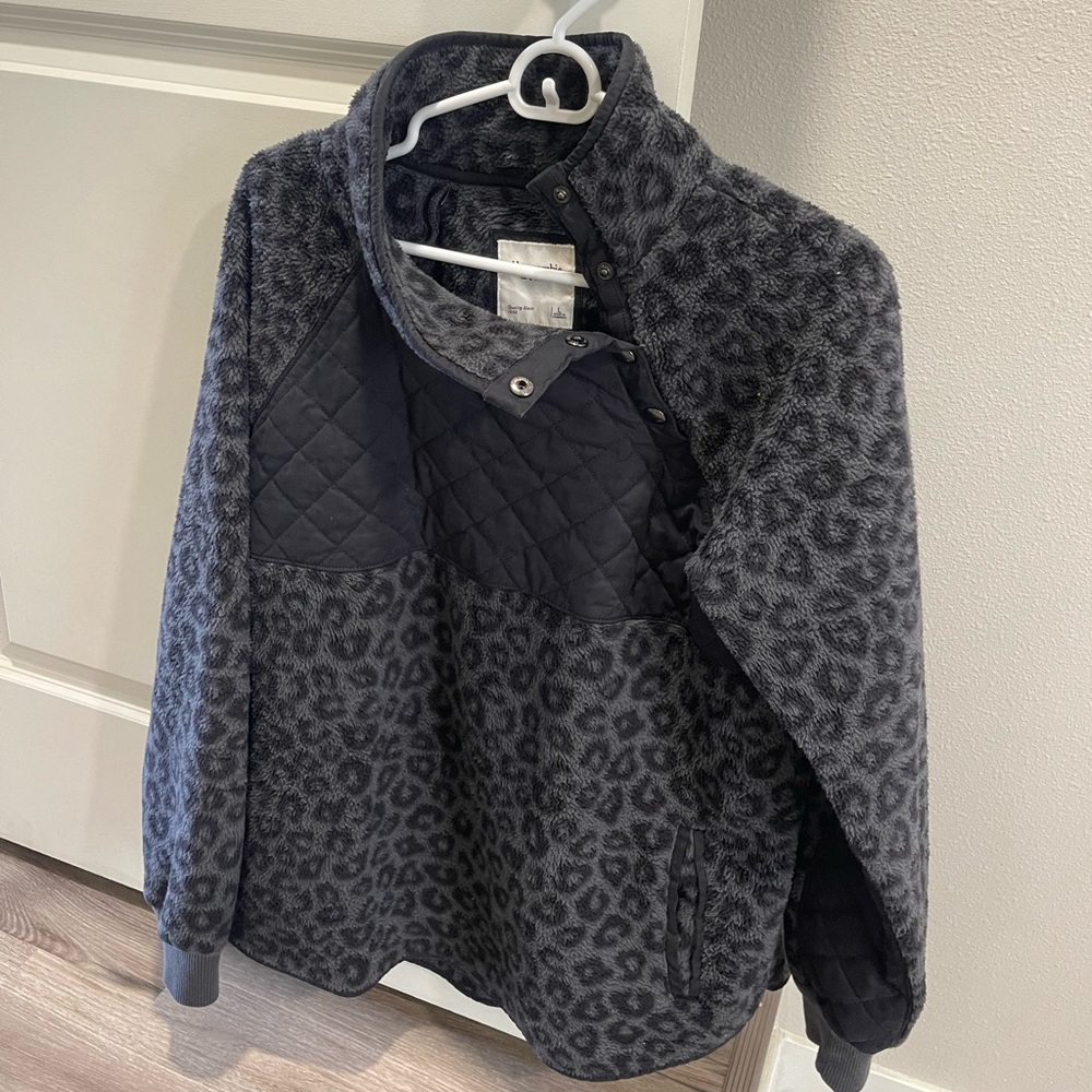 Abercrombie & Fitch Fleece 1/4 Button Down Sweatshirt